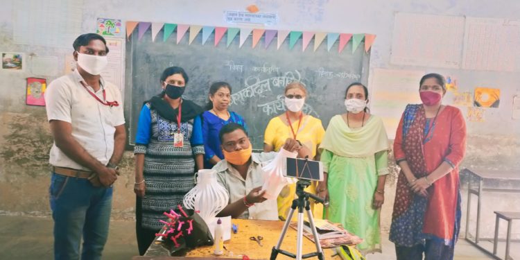 प्रगती विद्यामंदिर शाळेत आकाशकंदील बनविणे कार्यशाळा संपन्न