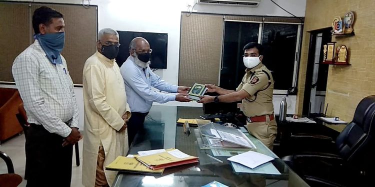 जळगावात इस्लामी पुस्तके व कुराण वितरित