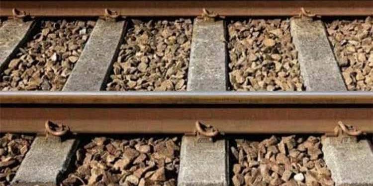 रेल्वे रुळांवर आढळला अनोळखी व्यक्तीचा मृतदेह