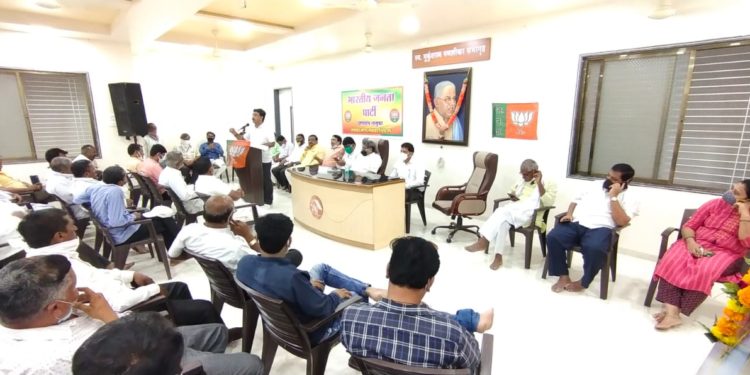 today dharangaon bjp baithak news