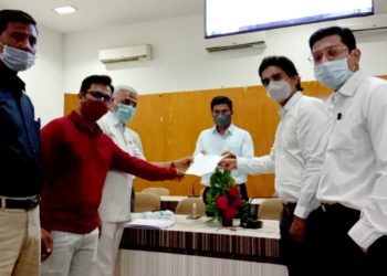 मेहरूण वासियांनी घेतली विभागीय आयुक्त राधाकृष्ण गमे यांची भेट