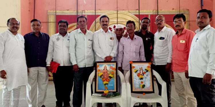 जळगावात नाभिक समाजाची बैठक संपन्न