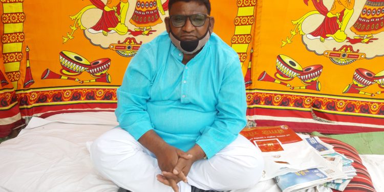 उपप्रादेशिक परिवहन कार्यालयातील अधिकार्‍यावर कारवाईसाठी उपोषण