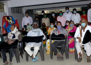 मौलाना आझाद जयंती निमित्त शहरात ब्लेंकेट वाटप