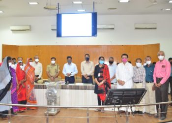 आत्महत्याग्रस्त शेतकऱ्यांच्या कुटुंबांना सामाजिक बांधिलकीच्या भावनेने मदत करा - विभागीय आयुक्त राधाकृष्ण गमे