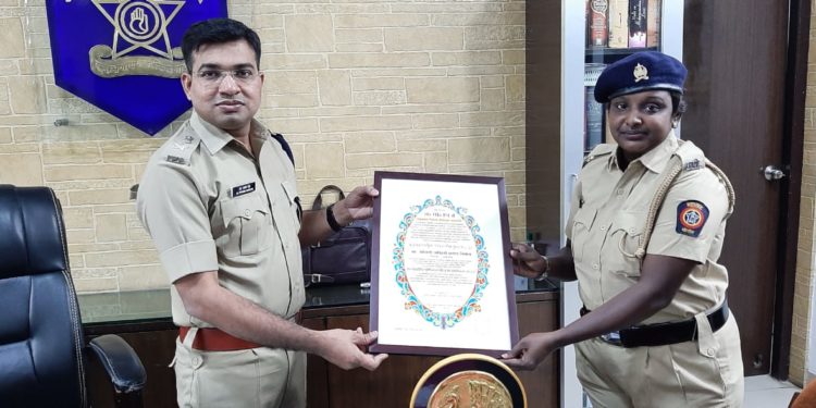 अश्विनी निकम यांना "नारीशक्ती रत्न" पुरस्काराने सन्मानित