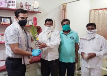 'सेवा परमधर्म' मानत डॉ. फरहाज बोहरींनी दिले गरिबास जीवनदान