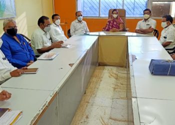 पाण्याच्या नळाला मीटर बसविण्यासंदर्भात महापौरांची आयुक्तांशी चर्चा!