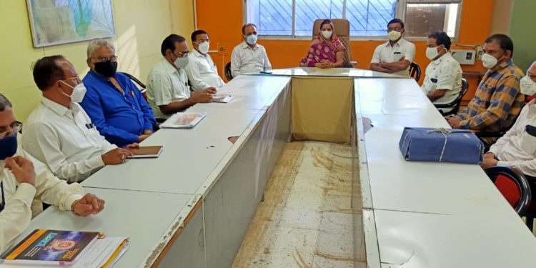 पाण्याच्या नळाला मीटर बसविण्यासंदर्भात महापौरांची आयुक्तांशी चर्चा!