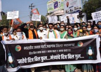 भाजपतर्फे टॉवर चौकात राज्य सरकारच्या विज बिल धोरणाचा निषेध