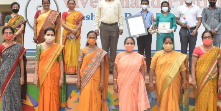 काशिनाथ पलोड स्कूलमध्ये अर्चित पाटील या विद्यार्थ्याचा सत्कार