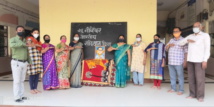 प. वि. पाटील विद्यालयात संविधान गौरव दिन साजरा