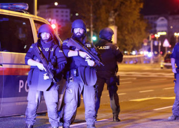 ऑस्ट्रियामध्ये दहशतवादी हल्ला, सहा ठिकाणांहून गर्दीवर गोळीबार