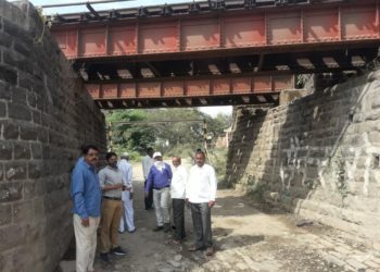 हिरापूर येथील रेल्वे भुयारी मार्गाची अधिकाऱ्यानी केली पाहणी