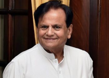 काँग्रेसचे ज्येष्ठ नेते अहमद पटेल यांचे कोरोनामुळे निधन