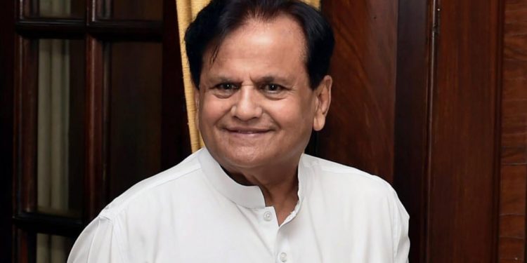 काँग्रेसचे ज्येष्ठ नेते अहमद पटेल यांचे कोरोनामुळे निधन