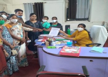 कंत्राटी कर्मचाऱ्यांना कामावर राहू द्या - कंत्राटी कर्मचारी