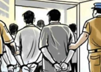 नवी पेठेतील जुनी बॉम्बे लॉजिंगमधील जुगार अड्ड्यावर धाड