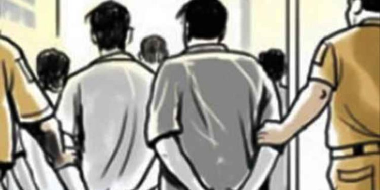 नवी पेठेतील जुनी बॉम्बे लॉजिंगमधील जुगार अड्ड्यावर धाड