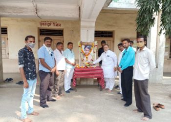 ग्रामीण तालुका काँग्रेसतर्फे इंदिरा गांधी यांच्या जयंतीनिमित्त नमन