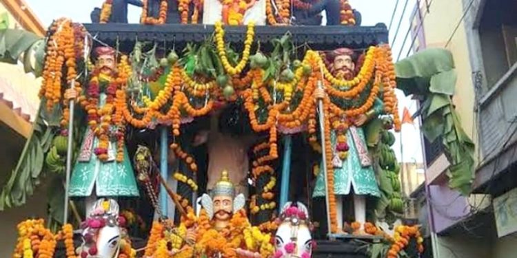पाचोरा येथे श्री बालाजी महाराज रथाची पूजा जागेवरच