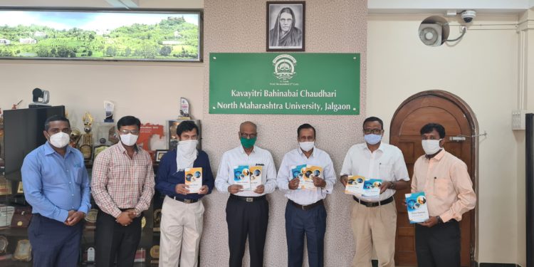 विद्यापीठात डिजिटल शिक्षणावर आधारीत पुस्तकाचे प्रकाशन