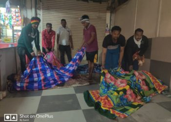 जळगावात गरीब गरजूंना ५० कंबल वाटप