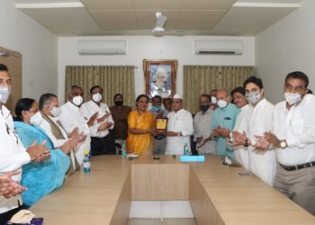 ना. यशोमती ठाकुर यांची धनाजी नाना चौधरी विद्या प्रबोधिनी संस्थेस भेट