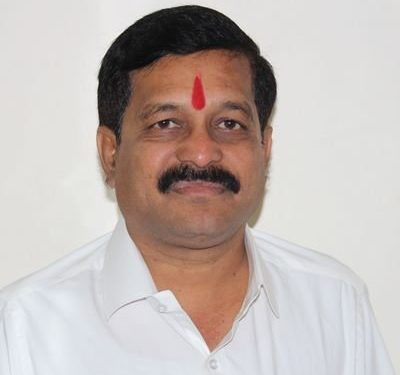 गजानन मालपुरेंनी केली जिल्हाधिकाऱ्यांकडे तक्रार