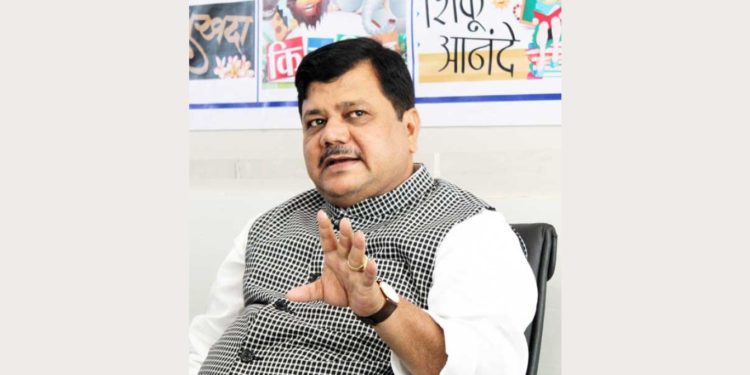 खडसेंनी फडणवीसांचा द्वेष करणे बंद करावं- प्रवीण दरेकर