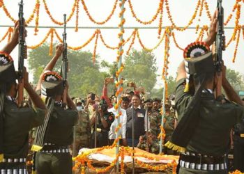 चाळीसगाव येथील शहीद जवानावर शासकीय इतमामात अंत्यसंस्कार