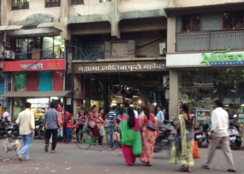 फुले मार्केटमध्ये जास्त गर्दी होऊ नये म्हणून अतिक्रमण