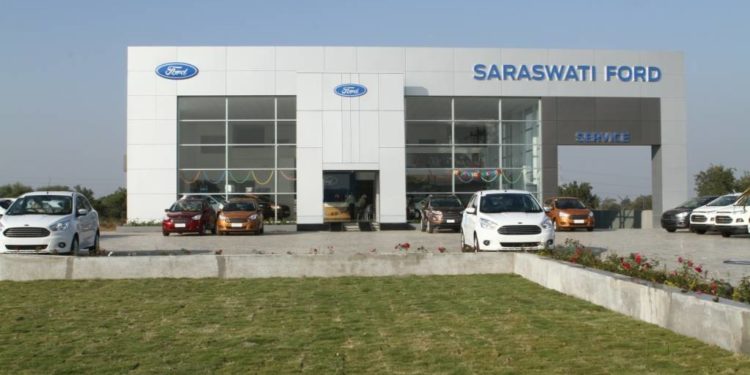 सरस्वती फोर्डमध्ये सहकारी महिलेसोबत गैरवर्तुणूक