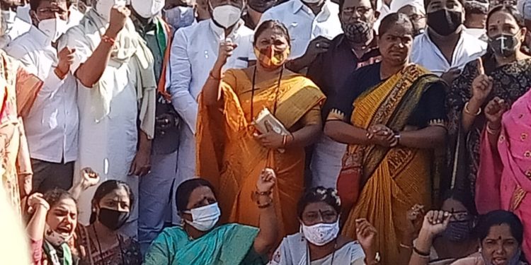 भारत बंदला प्रतिसाद : महाविकास आघाडीची घोषणाबाजी