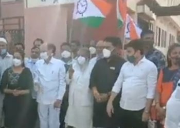 राष्ट्रवादी कार्यालयात फटाके फोडून निवडणुक विजयाचा जल्लोष