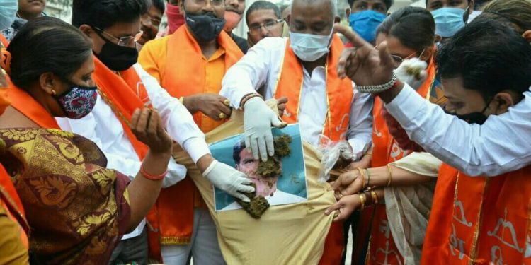 जळगावात शिवसेना महानगरतर्फे रावसाहेब दानवे यांचा निषेध