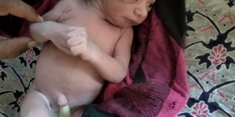 अवघ्या एक दिवसाचे अर्भक सोडून महीलेसह पुरुषाचे पलायन