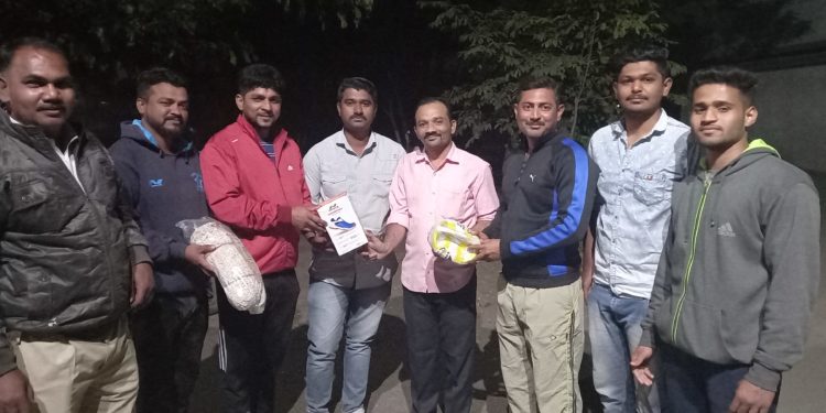 मौलाना आझाद अल्पसंख्याक फाऊंडेशनतर्फे क्रीडा साहित्य वाटप