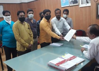 शिवाजीनगरात शौचालयाच्या बांधकामांसाठी आयुक्तांना निवेदन