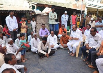 वीरजवान अमित पाटील यांच्या कुटूंबियांचे पालकमंत्र्याकडून सात्वंन