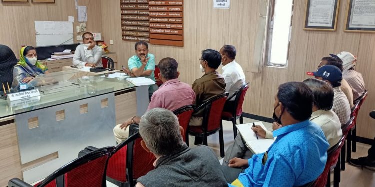 अमृत, भूमीगत गटारींच्या कामामुळे रखडली रस्त्यांची डागडुजी!