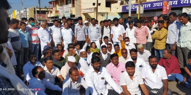 जामनेरात शेतकरी बांधवांचे आंदोलनाला प्रतिसाद