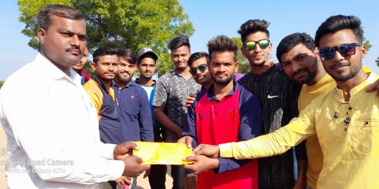 शरद पवार यांच्या वाढदिवसानिमित्त आयोजित क्रिकेट स्पर्धेचे आयोजन