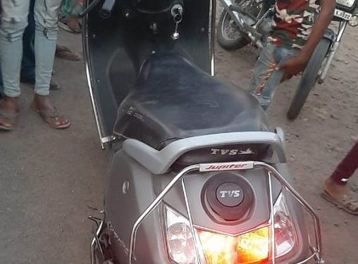 घरी परतणाऱ्या दाम्पत्याच्या दुचाकीला ट्रकची धडक