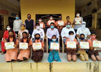 झांबरे विद्यालयात बक्षिस वितरण