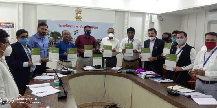 शेतकऱ्यांना सुलभ पध्दतीने वित्त पुरवठा करावा - जिल्हाधिकारी