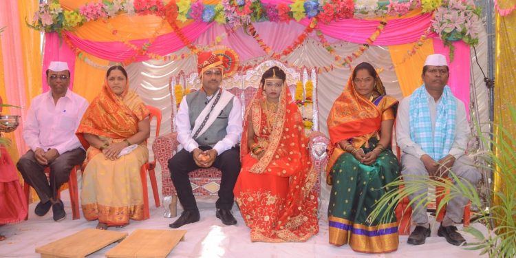 सामाजिक कार्यकर्त्यांच्या उपस्थितीत निपाणे येथे आंतरजातीय विवाह संपन्न