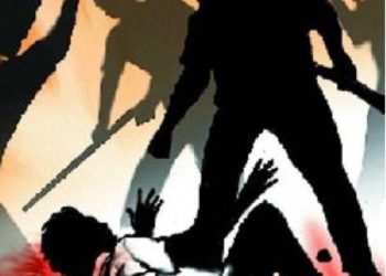 पैसे न दिल्याच्या कारणावरून दोघांना दगडासह लोखंडी पट्टीने मारहाण