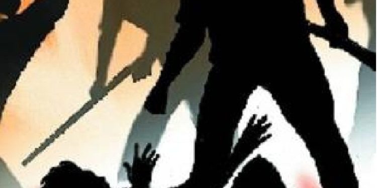 पैसे न दिल्याच्या कारणावरून दोघांना दगडासह लोखंडी पट्टीने मारहाण