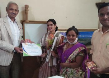 उपशिक्षिका रोहिणी कापडणे-शिंदे यांचा गुणगौरव